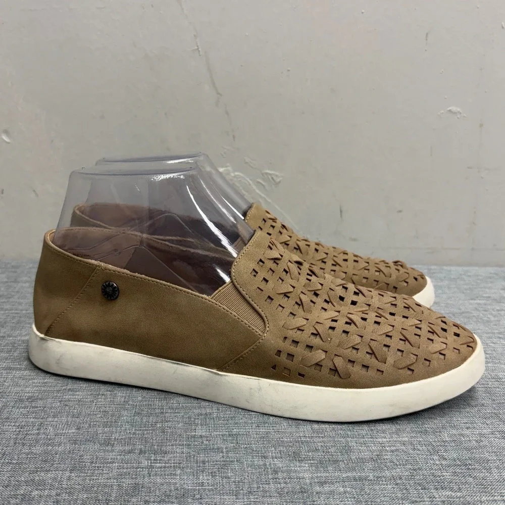 Yellow Box Omlee Sneakers Womens 7.5 Tan Woven Laser Cut Slip On Flats Shoes